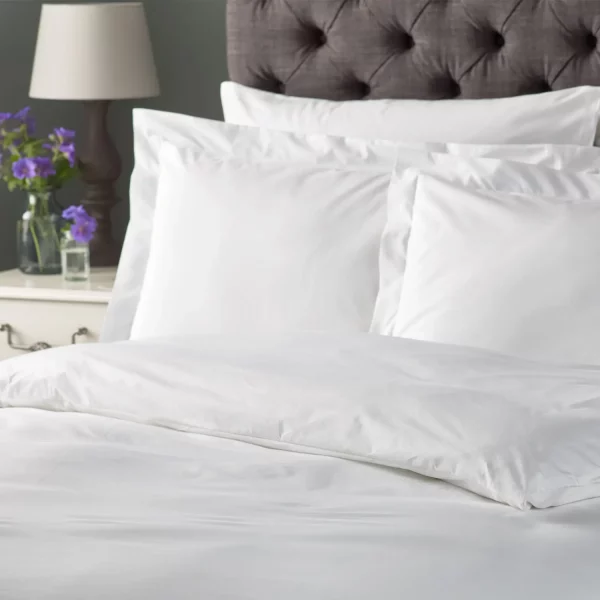 An extra long cotton rich percale duvet cover from our Hotel Pure Luxury range.