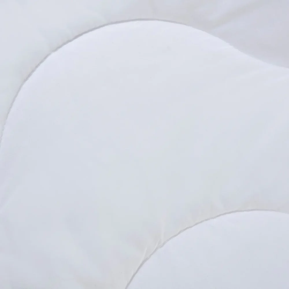 A close up of a Clair De Lune anti-allergy 4 tog single duvet.