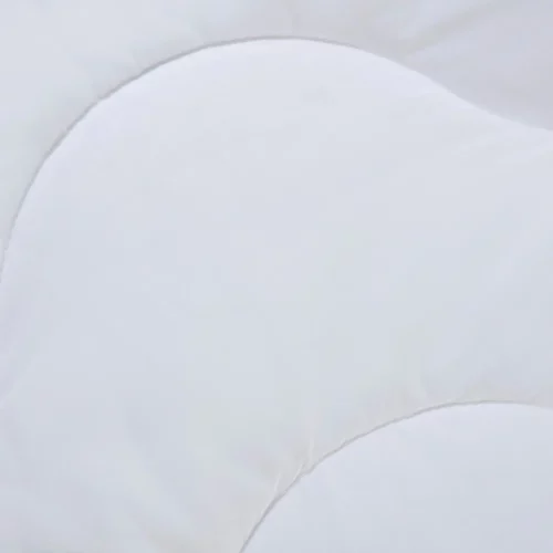 A close up of a Clair De Lune anti-allergy 4 tog single duvet.